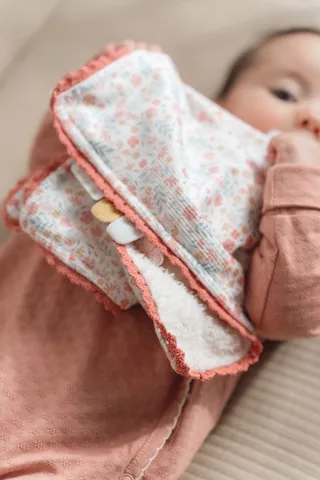 Nijntje x Little Dutch - Knuffeldoekje - Lucky Blossom by Tiamo in Pink – product photo 3 of 4