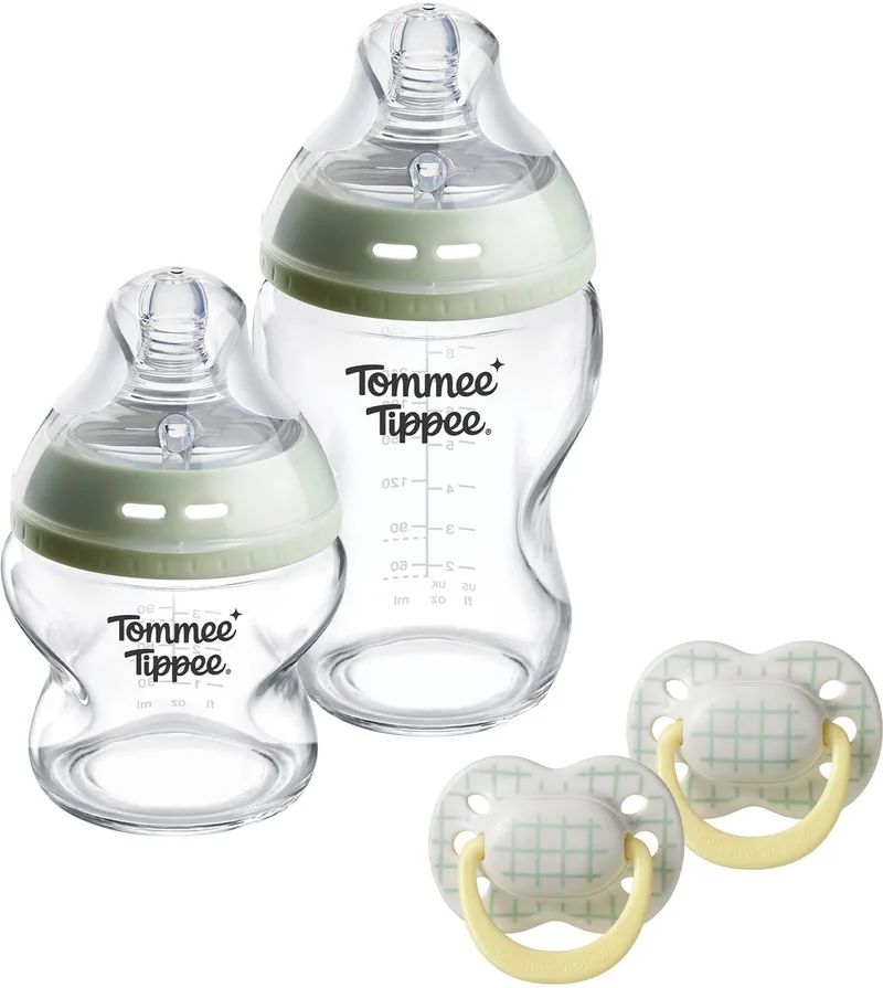 Geschenkset met glazen Natural Start babyflessen en fopspenen - 0m+ van Tommee Tippee in Doorzichtig – productfoto