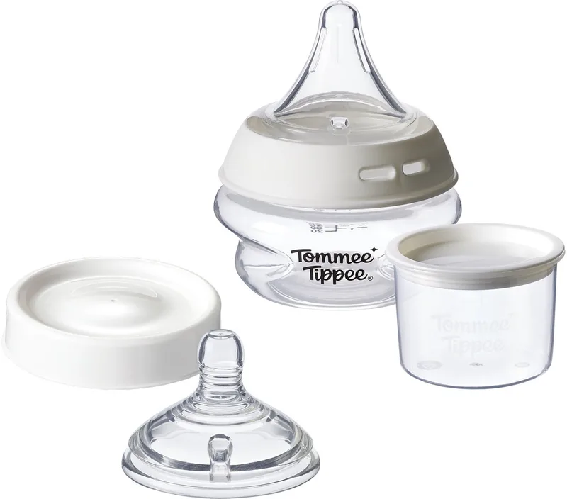Natural Start First Feed Acceptance Kit voor pasgeboren baby's en keuze uit spenen - 60ml babyfles - Driehoekige en Wide Latch-spenen - 0m+ by Tommee Tippee in Doorzichtig – product photo