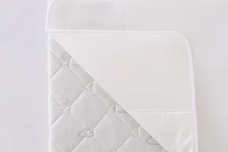 Matrasbeschermer ledikant Träumeland 60x120 Waterproof van Träumeland – productfoto 3 van 4