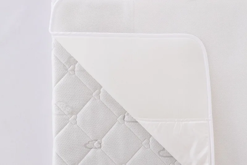 Matrasbeschermer ledikant Träumeland 60x120 Waterproof van Träumeland – productfoto 3 van 4