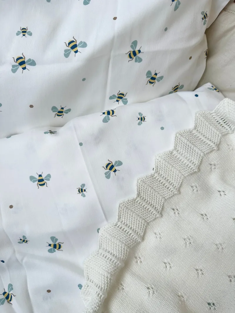 Sengetøj - Honey Bee - Baby by Vanilla Copenhagen – product photo