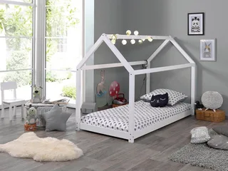 Kinderbett Cabane, Kiefer massiv, Made in Europe, inklusive Rolllattenrost (wahlweise in 2 Farben und 2 Größen erhältlich), Bodenfreiheit ca. 2,5 cm zur besseren Belüftung, stabil gebaut van Vipack in Wit – productfoto 1 van 4