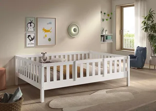 Kinderbett Dallas, massiv Bett, Rausfallschutz, umbaubar vom Boden- zum Daybett (inkl. Rolllattenrost und Sprossenumrandung, 90 oder 140x200 cm breit), stabil und standfest gebaut, wahlweise Kiefer massiv natur oder von Vipack in Weiß – Produktfoto 2 von 5