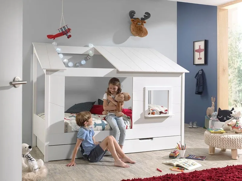 Kinderbett Hausbett, aus MDF und Massivholz lackiert, inkl. Fenster vorne (B/H/T ca. 214x158,5x105cm, seitl. und hinten offen), wahlweise mit oder ohne Bettschublade auf Rollen van Vipack in Wit – productfoto 3 van 5