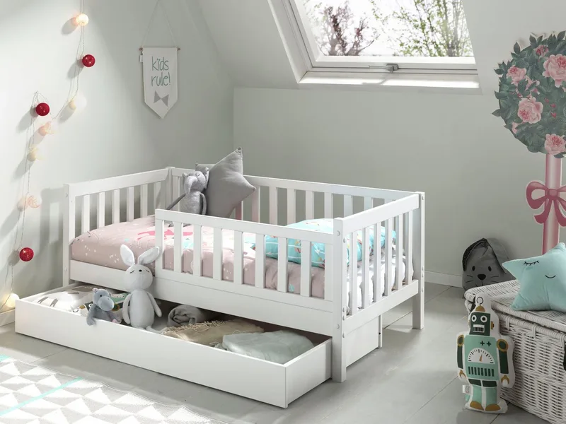 Kinderbett Junior, Kiefermassiv mit umlaufenden Sprossengitter und Rolllattenrost (B/H/T ca. 148x60x76cm, mit niedrigem Betteinstieg), wahlweise in 2 Farben, mit oder ohne Schublade by Vipack in White – product photo 2 of 5
