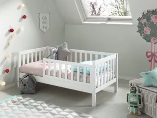 Kinderbett Junior, Kiefermassiv mit umlaufenden Sprossengitter und Rolllattenrost (B/H/T ca. 148x60x76cm, mit niedrigem Betteinstieg), wahlweise in 2 Farben, mit oder ohne Schublade de Vipack en Blanc – photo produit 1 sur 4