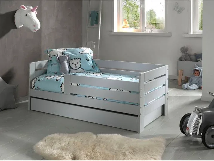 Kinderbett VIPACK Junior, Kiefermassiv mit umlaufendem Absturzschutz und Rolllattenrost , grau (hellgrau), B:76cm H:56cm L:143,6cm, Betten, Kinderbett, wahlweise in 2 Farben, mit oder ohne Schublade van Vipack – productfoto