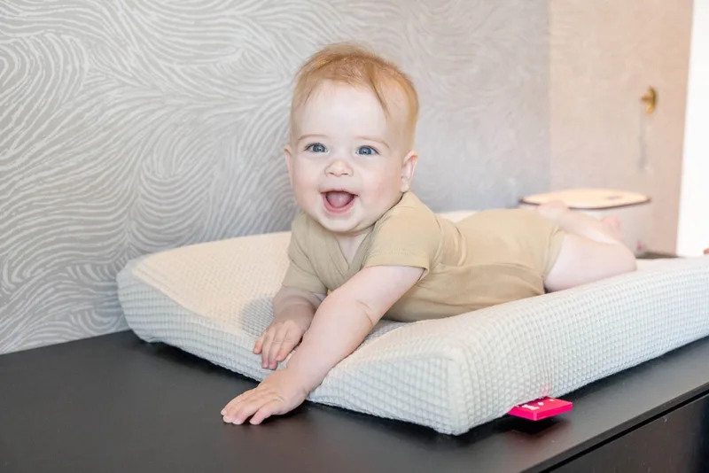 Verwarmd Aankleedkussen - Verschoonkussen Baby - Verschoonmatje - Verschoningsmatje - Verschoningskussen van Wumby in Vanilla – productfoto 4 van 4