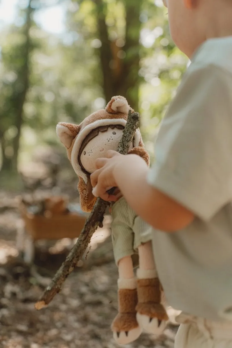 Knuffelpop Forest Friend Sam von Little Dutch in Braun – Produktfoto 2 von 4